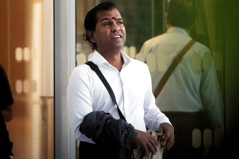 சிங்கப்பூரில் , ஆடவர்களிடம் பாலியல் சுகத்தை லஞ்சமாகப் பெற்ற அதிகாரிக்கு பிரச்சனை.