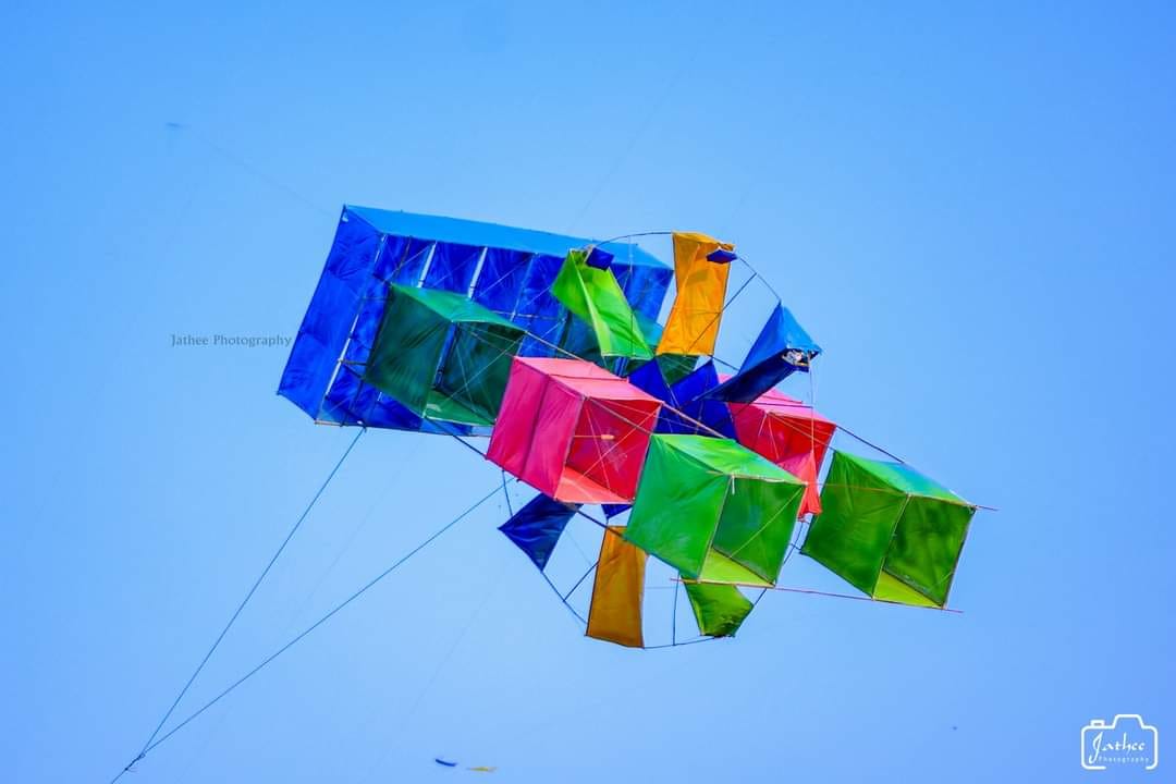 வல்வெட்டித்துறை ஆகாய வெளியில் அலங்கரித்த விசித்திரமான பட்டங்கள்.