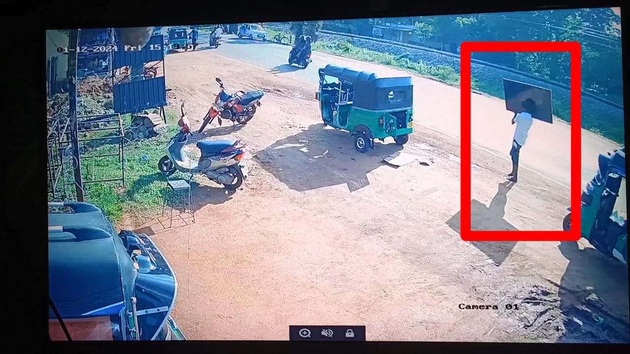 வவுனியா பிரமண்டு வித்தியாலயத்தில் வகுப்பறை உடைத்து திருட்டு! – சி.சி.ரி.வி. கமராவில் சிக்கிய சிறுவன். (Photos).