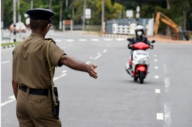 புதிய பொலிஸ் வழிகாட்டுதல்கள்: சாதாரண உடையில் கடமைகளைச் செய்யும்போது சோதனைக்காக வாகனங்களை நிறுத்த முடியாது – காவல்துறை.