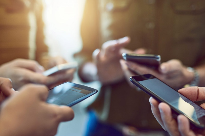 இலங்கையில் கையடக்க தொலைபேசி விலைகள் குறைப்பு.