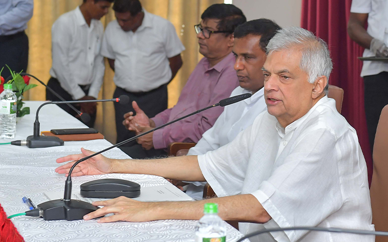 தமிழ் எம்.பிக்களுக்குள் ஒற்றுமை இல்லை; ஆனால்   எம்முடன் சேர்ந்து பயணிக்க தமிழ் மக்கள் தயார் நிலையில்  வடக்கு விஜயத்தை நிறைவு செய்த ஜனாதிபதி ரணில் இப்படி தெரிவிப்பு.