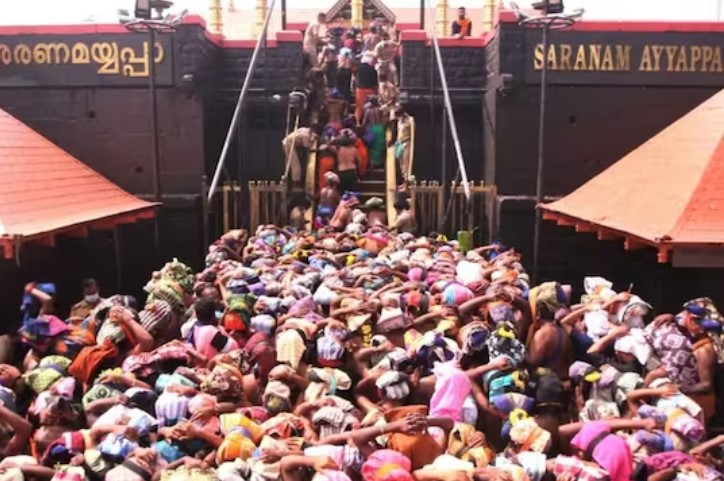 திருப்பதி அளவிற்கு சபரிமலையில் அலைமோதிய கூட்டம்.. 15 மணி நேரம் பக்தர்கள் நீண்ட வரிசையில் காத்திருப்பு!