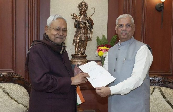 முதல்வா் நிதீஷ் குமார் ராஜிநாமா!