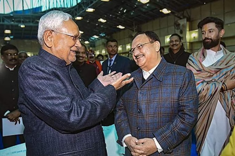 பாஜக ஆதரவுடன் நிதீஷ் மீண்டும் முதல்வா்: ‘இந்தியா’ கூட்டணிக்கு மேலும் பின்னடைவு