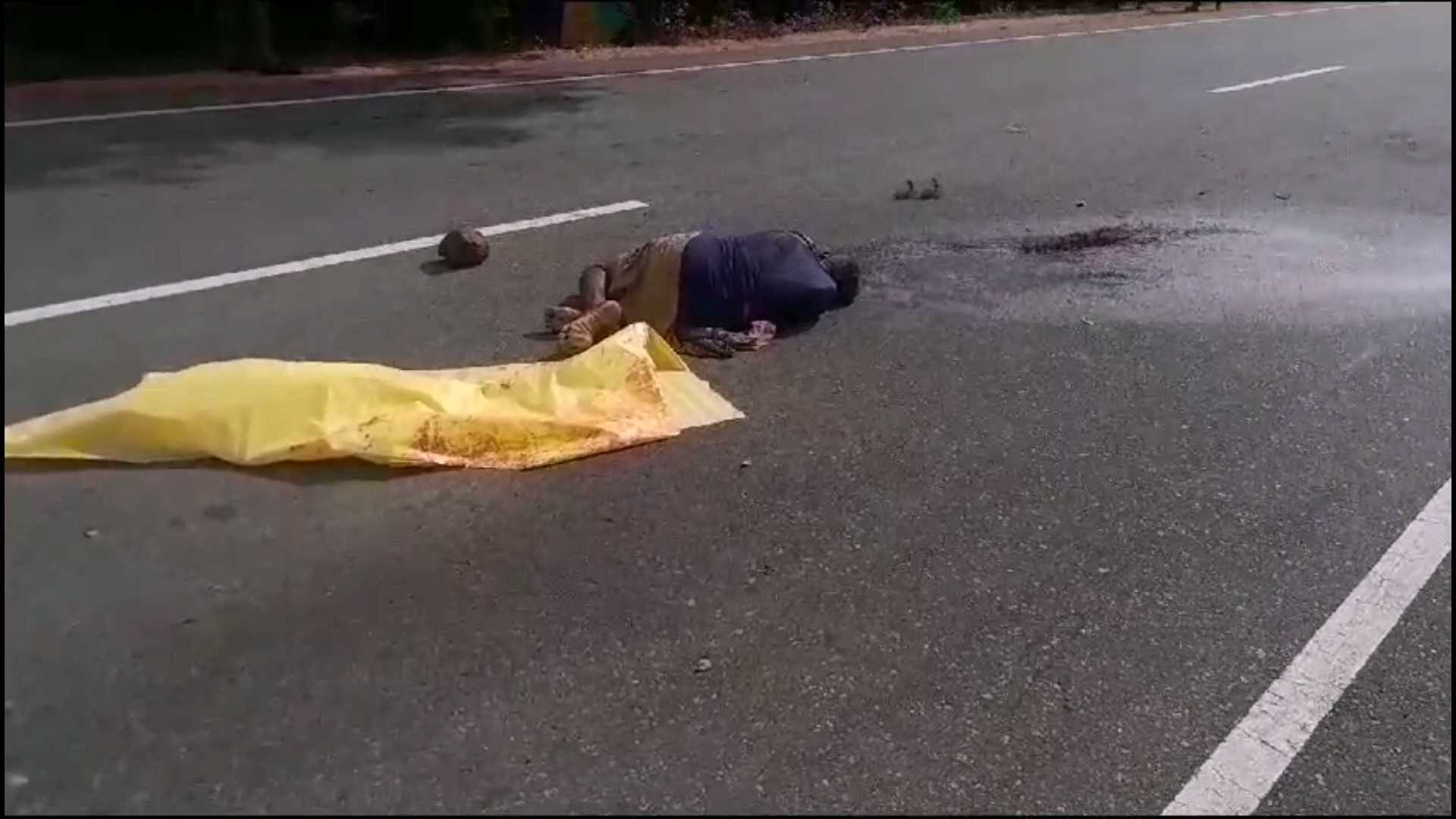 வவுனியா – திருமலை வீதியில் முதியவர் ஒருவரின் சடலம் மீட்பு.