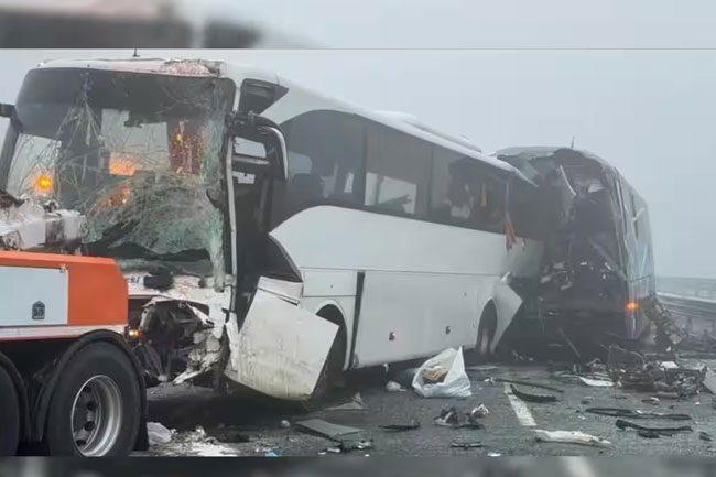 பிரேசிலில் சுற்றுலா பேருந்து விபத்து: 25 பேர் பலி.