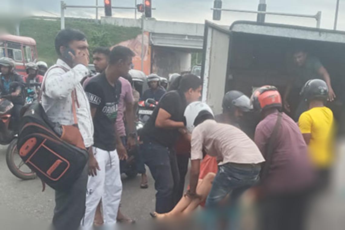 விமானப் அதிகார சபையின் பெண் ஊழியரை வெட்டிக்  கொன்ற சம்பவத்தின் சந்தேக நபர் அடையாளம் காணப்பட்டுள்ளார்