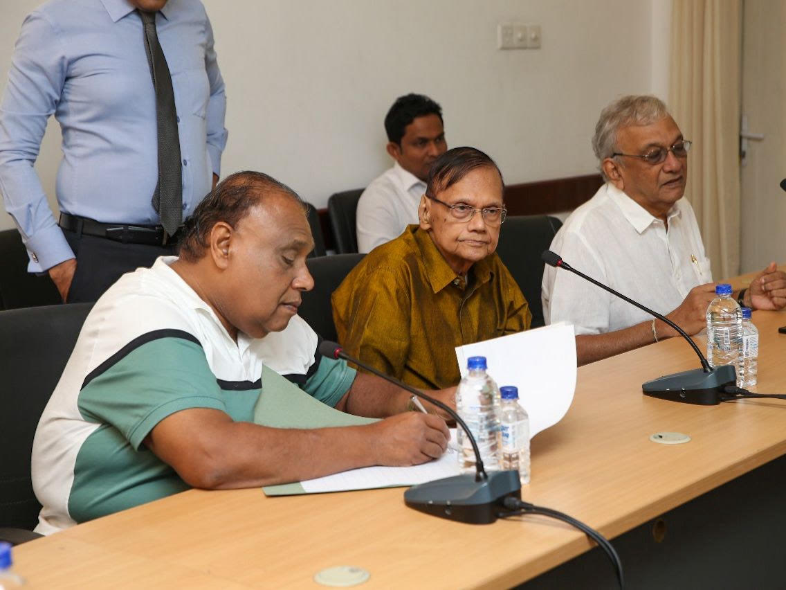 சபாநாயகருக்கு எதிரான பிரேரணையில் கையொப்பம் திரட்டும் நடவடிக்கை ஆரம்பம்.