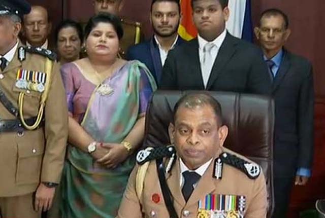 புதிய பொலிஸ் மா அதிபராக தேஷ்பந்து தென்னகோன் பதவியேற்றார்.