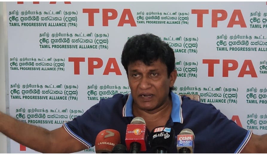 ஒரு கையால் ராஜபக்சர்களை அணைத்தபடி மறுகையால் எம்மை அழைக்காதீர்கள். நாம் இப்போது இருக்குமிடமே எமக்கு செளக்கியம். புதிய கூட்டணிகள் பற்றி மனோ கணேசன்.