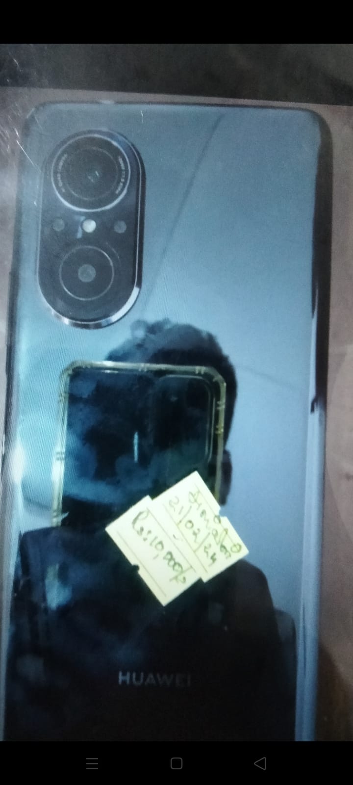 கைத்தொலைபேசி திருடி விற்ற குற்றச்சாட்டில் ஒருவர் சிக்கினார்.