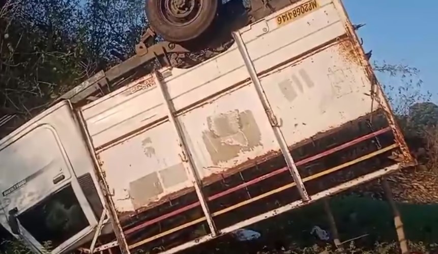 மத்திய பிரதேசத்தில் வேன் கவிழ்ந்து 14 பேர் பலி!