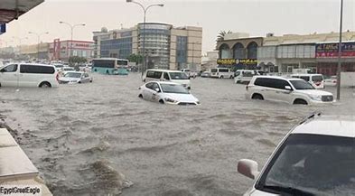 கனமழை காரணமாக ஐக்கிய அரபு அமீரகத்தில் உள்ள துபாய் உள்ளிட்ட பல நகரங்களில் வெள்ளப்பெருக்கு.