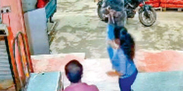 மீகொட பெண் ஊழியரை சுட்டு, கொள்ளையடித்த சந்தேக நபர்களை தடுத்து வைத்து விசாரிக்க நீதிமன்றம் அனுமதி!