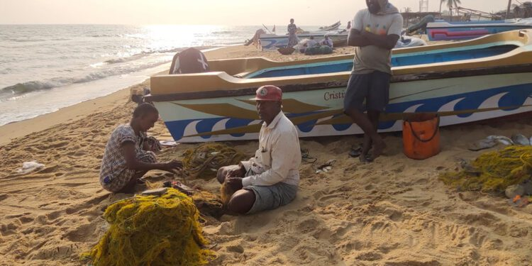 இந்திய மீனவப் படையெடுப்புகள் வடக்கில் தீவிர மோதலை ஏற்படுத்தும் அறிகுறிகள் .வலைகளை அறுத்த இந்திய மீனவர்கள். உதவிக்கு வந்த இலங்கை கடற்படை!