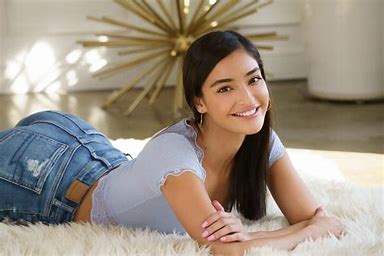 நீல திரைப்பட நடிகை எமிலி கோமா நிலையில் இருப்பதாக தகவல்.