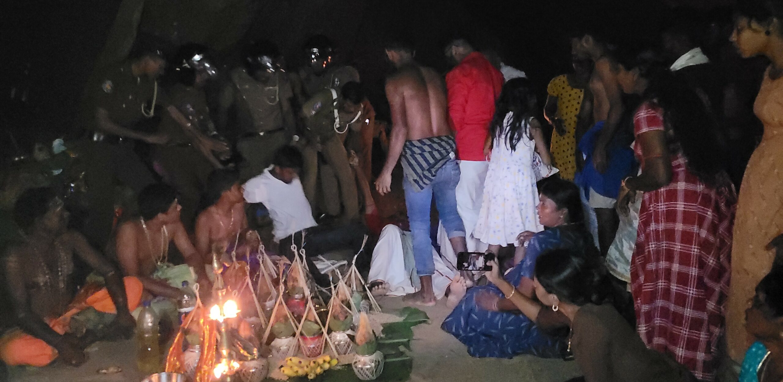 பொலிஸாரின் அத்துமீறல்களுக்கு எதிராக யாழ். பல்கலை ஆசிரியர் சங்கம் கண்டனம்.