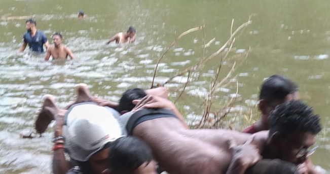 நீரில் மூழ்கி 4 சிறுவர்கள் பரிதாபச் சாவு!