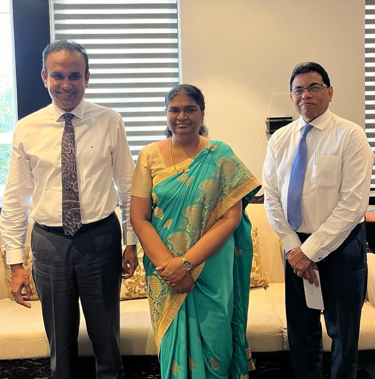 வடக்கில் சுகாதாரத்துறையினர் எதிர்நோக்கும் சவால்கள் தொடர்பில் அமைச்சருக்கு எடுத்துரைத்த ஆளுநர்!