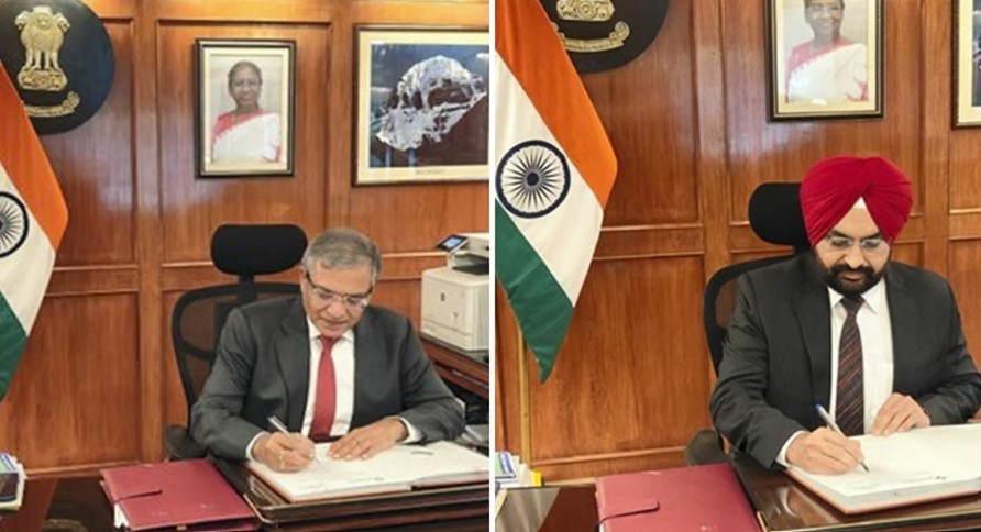 புதிய தேர்தல் ஆணையர்கள் பதவியேற்பு!