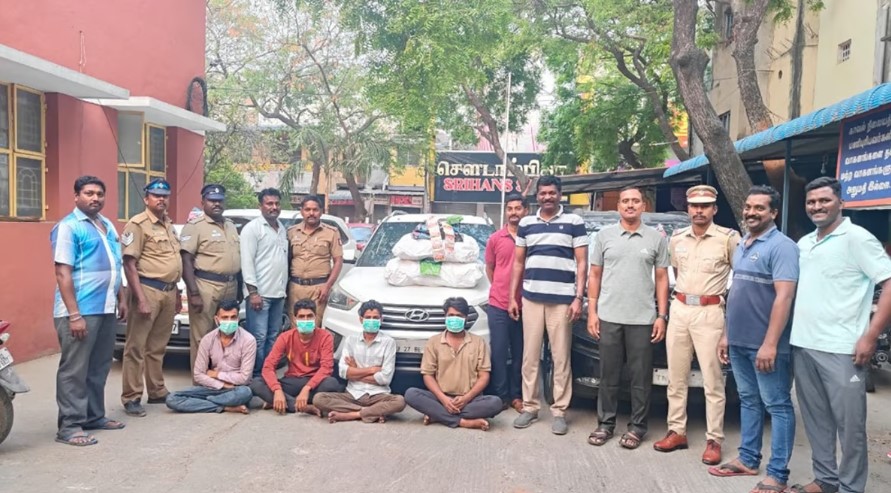 வாலாஜாப்பேட்டை அருகே காரில் குட்கா, பான்மசாலா கடத்தல்: 3 கார் பறிமுதல்; 4 பேர் கைது
