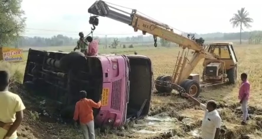 திருச்சியில் பேருந்து கவிழ்ந்து விபத்து: 15 பேர் காயம்!