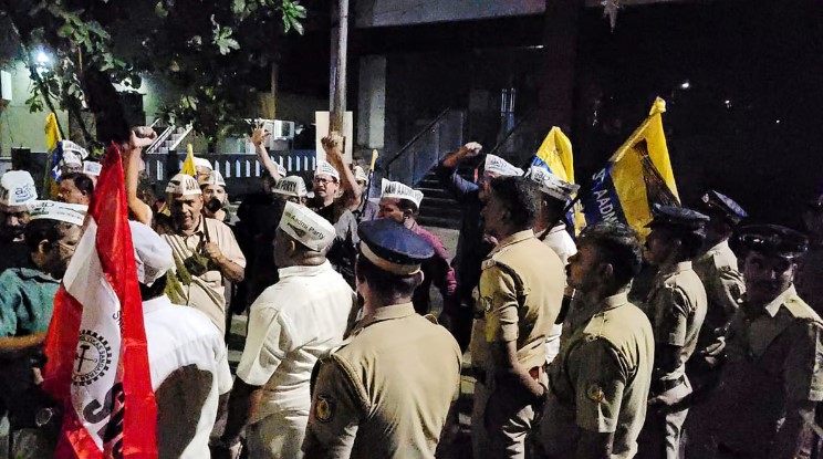 தில்லியில் போராட்டம்: அமைச்சர் சௌரப் பரத்வாஜ் உள்பட பலர் கைது!