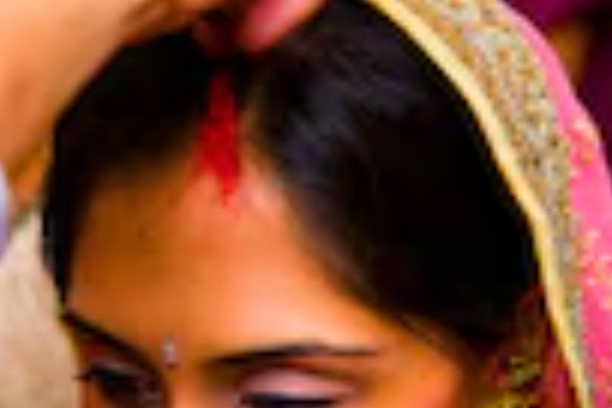 திருமணமானவர் என்பதை குறிக்க பெண்கள் நெற்றியில் குங்குமம் இடுவது கடமை- நீதிபதி கருத்து!