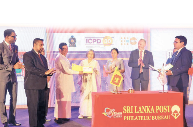 UNFPA பொன்விழா நினைவு முத்திரை.