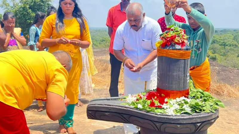 செல்வராசா கஜேந்திரன் உட்பட அறுவர் கைது: மஹா சிவராத்திரி பூஜை பொலிஸாரால் இடைநிறுத்தம்