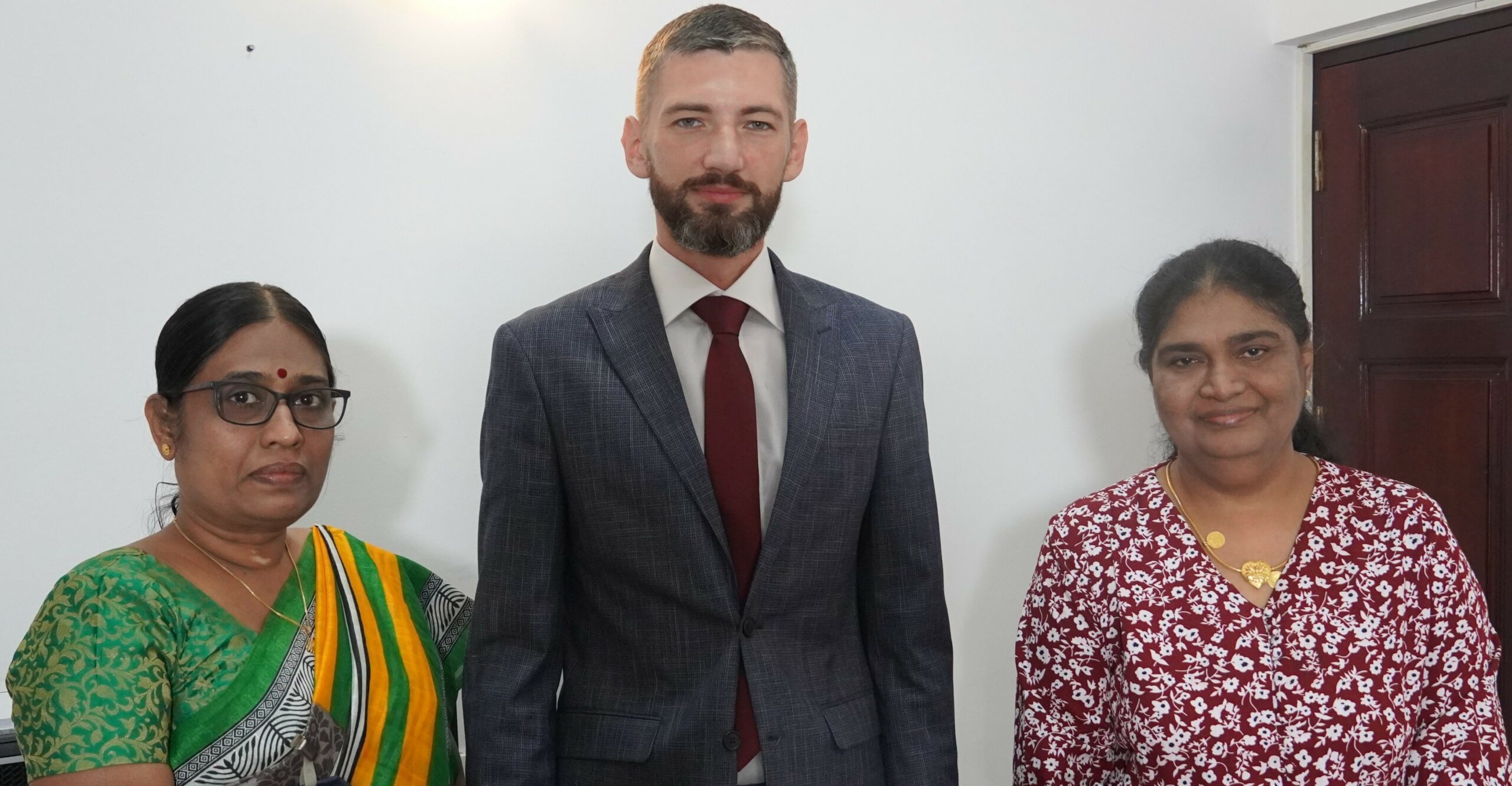 சர்வதேச செஞ்சிலுவைச் சங்கத்தினர் வடக்கு மாகாண ஆளுநருடன் சந்திப்பு.