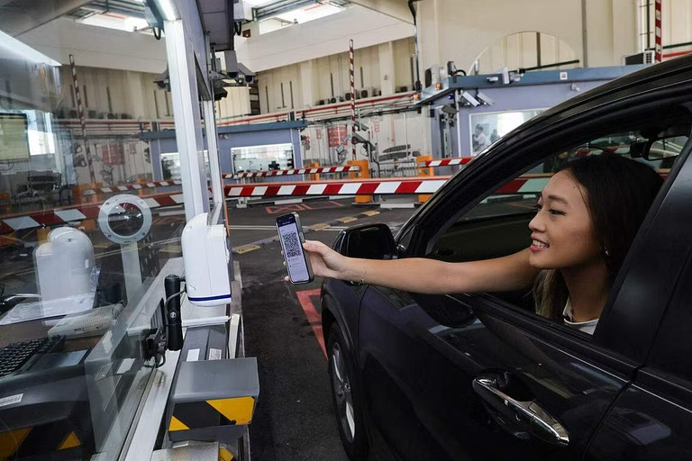 மலேசியாவுக்கு காரில் செல்லும் பயணிகளுக்கு கடவுச்சீட்டுக்குப் பதிலாக ‘கியூஆர்’ குறியீடு.