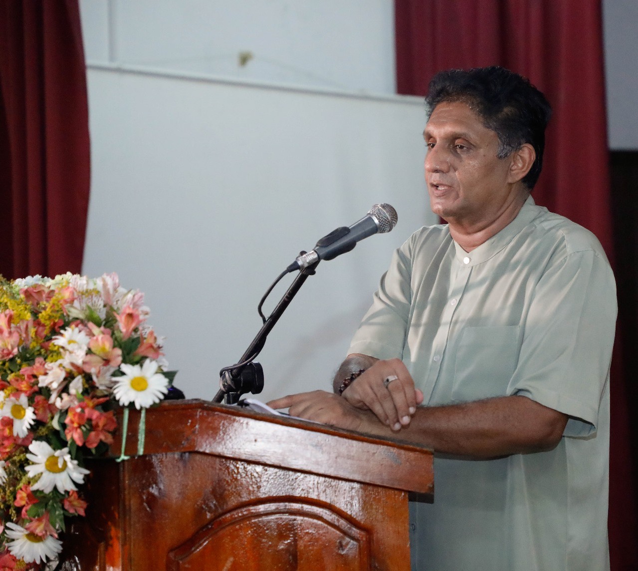 எனக்கு எதிரிகள் இல்லை! 220 இலட்சம் பேரும் எனது நண்பர்களே!! வாக்குகளைச் சுருட்டிக்கொள்வதற்காகப் பிரிவினைகளைத் தோற்றுவிக்க முயற்சி!!! – சஜித் குற்றச்சாட்டு.