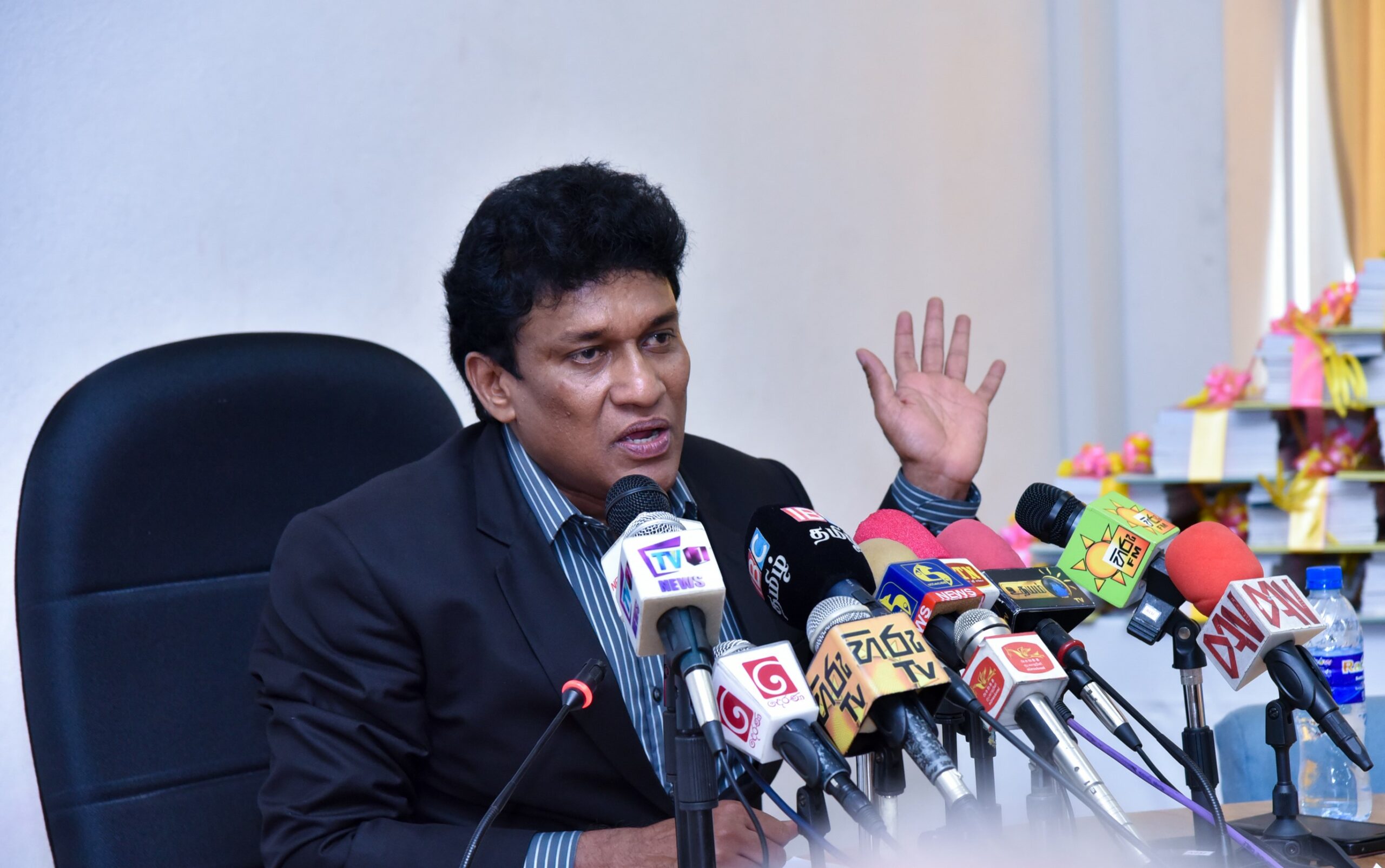 மீண்டும் பொருளாதார-வர்த்தக வீழ்ச்சி நிகழ்ந்தால் நாடு தாங்காது என்பதை அரசு உணர வேண்டும்     பிரதமர் மோடியின் கரங்களை பற்ற வேண்டும் என்கிறார் மனோ.