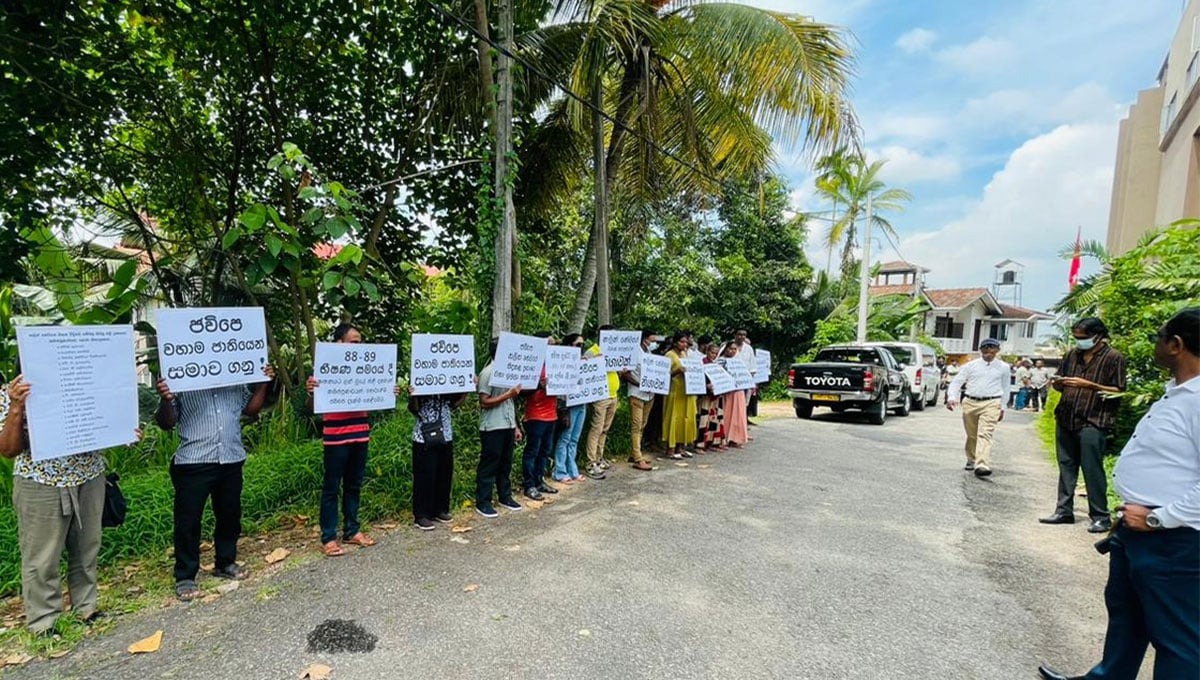 ஜே.வி.பி தலைமையகத்திற்கு முன்பாக ஆர்ப்பாட்டம்…