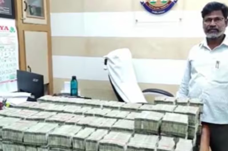 ரயிலில் கட்டுக் கட்டாக சுமார் 4 கோடி ரொக்கம் பறிமுதல்…நாகேந்திரனின் உறவினர் உள்பட 3 பேரிடம் விசாரணை