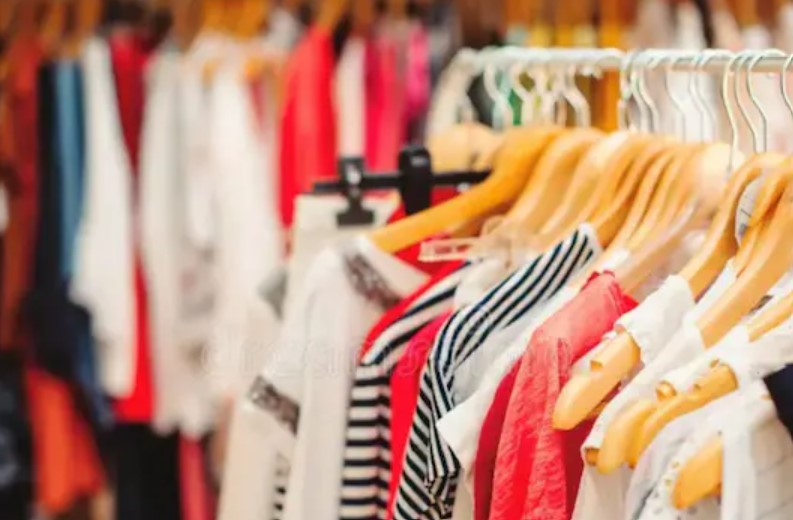 50 ரூபாய்க்காக கடைக்காரரின் விரலைக் கடித்த கஸ்டமர்