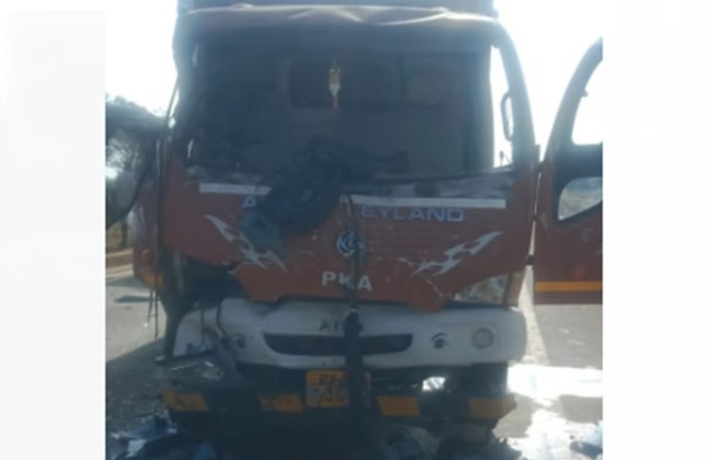 தஞ்சாவூர் அருகே கார் – மினி லாரி மோதி விபத்து: 2 பேர் பலி