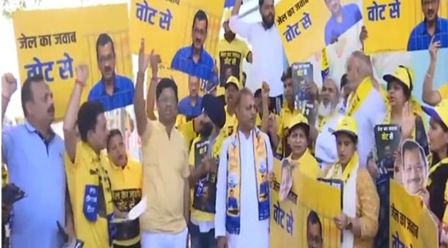 கேஜரிவால் கைதைக் கண்டித்து தில்லியில் ஆம் ஆத்மியினர் ஆர்ப்பாட்டம்!