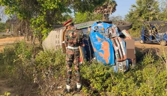 மாங்குளத்தில் இடம்பெற்ற விபத்தில் இராணுவ அதிகாரி ஒருவர் உயிரிழந்துள்ளதுடன் 09 பேர் காயமடைந்துள்ளனர்.