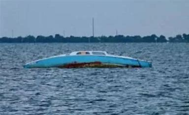 கடல் வழியாக பயணித்த 90 பேர் படகு கவிழ்ந்த விபத்தில் உயிரிழந்தனர்.