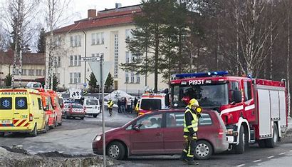 பின்லாந்து பள்ளி ஒன்றில், மாணவர் ஒருவர் நடத்திய துப்பாக்கிச்சூட்டில் மாணவர்கள் 3 பேர் காயம்.