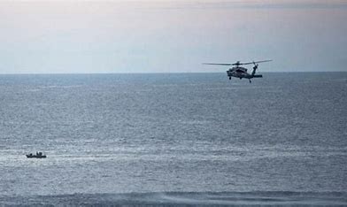 இரண்டு ஜப்பானிய ஹெலிகாப்டர்கள் ஒன்றுடன் ஒன்று மோதியதில் அதிகாரி பலி.