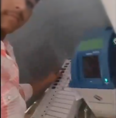 மோடிக்கு 8 முறை வாக்களித்த 17 வயதுச் சிறுவன் கைது (Video)