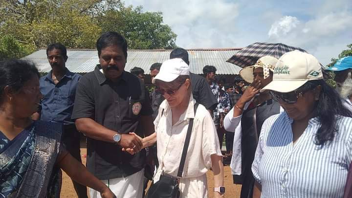 முள்ளிவாய்க்கால் நினைவு முற்றத்தில் சிறீதரன் எம்பியுடன் கலந்துரையாடிய அக்னெஸ் கலமார்ட்! (Photos)