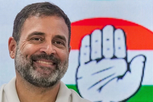 படித்த ஒவ்வொரு இளைஞருக்கும் வேலை; விவசாயிகளின் கடன் தள்ளுபடி – ராகுல் காந்தி உறுதி!