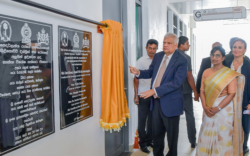 கிளிநொச்சி மாவட்ட பொது வைத்தியசாலையில் நிர்மாணிக்கப்பட்ட  மகளிர் சுகாதார சேவைகளுக்கான சிறப்பு நிலையம் ரணிலால் திறப்பு.