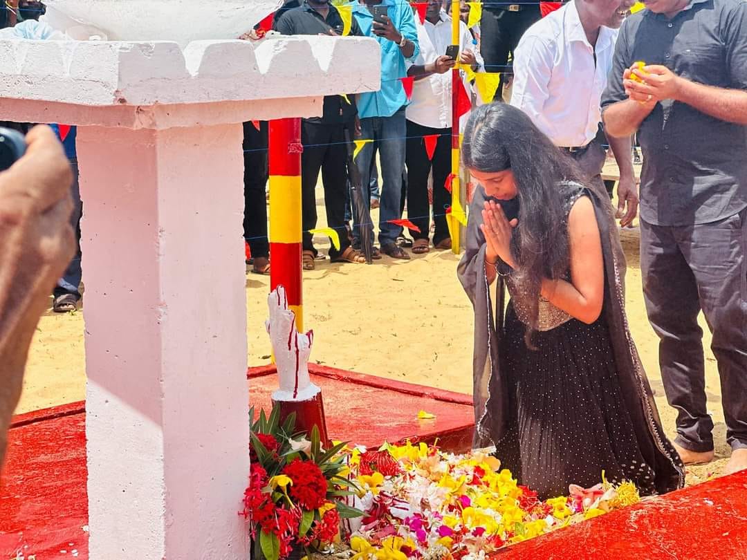 கண்ணீரில் நனைந்தது முள்ளிவாய்க்கால் மண்! – உயிரிழந்த உறவுகளுக்குச் சுடரேற்றி அஞ்சலி.