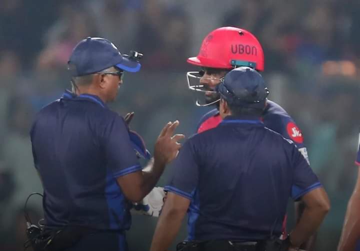 அவசர அவசரமாக சஞ்சு சாம்சனுக்கு அவுட் கொடுத்த மூன்றாவது நடுவர்! இதான் ஐபிஎல் ஸ்க்ரிப்ட்?